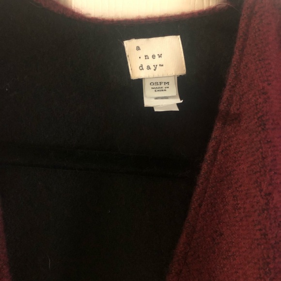 Cape - Picture 2 of 2